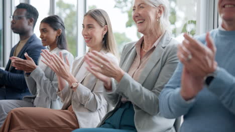 motivación, personas felices o de negocios aplaudiendo
