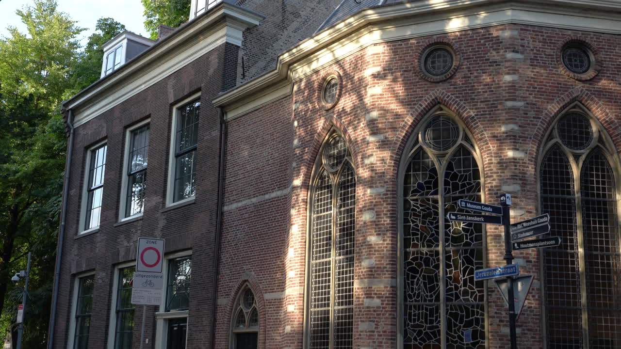 예루살렘 카펠 - 네덜란드 가우다 에 있는 역사적 장소 - 아래로 기울어