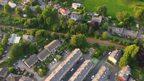 Luftaufnahme-Einer-Stadt-In-Yorkshire-Bei-Sonnenuntergang