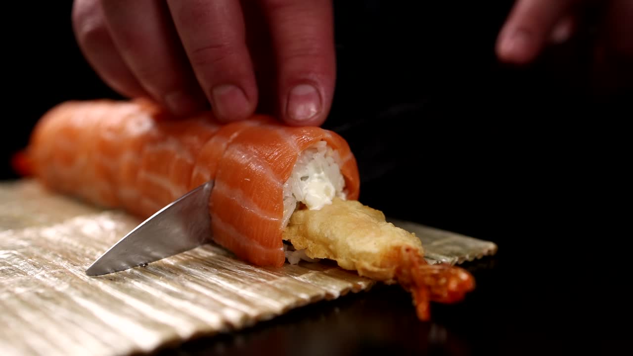 preparación del rollo de sushi