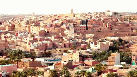 Tauchen-Sie-Mit-Diesem-Panoramablick-In-Die-Atemberaubende-Architektur-Und-Die-Reiche-Geschichte-Von-Ghardaia-Ein