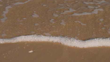 strand an einem sonnigen tag