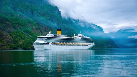 buque de crucero, cruceros en el fiordo de hardanger, noruega