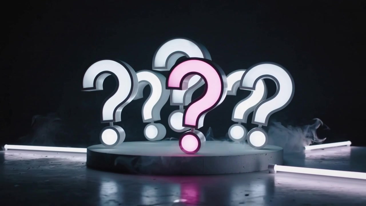 Un accento rosa mutevole guida cinque punti interrogativi che brillano in uno studio buio con luci al neon, creando un teaser.