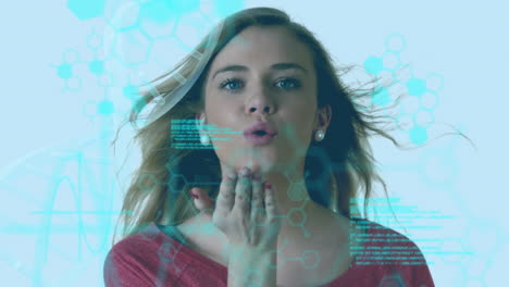 animación del procesamiento de datos científicos sobre la mujer caucásica