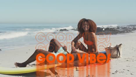 animación de vibraciones de texto sobre la gente en la orilla del mar
