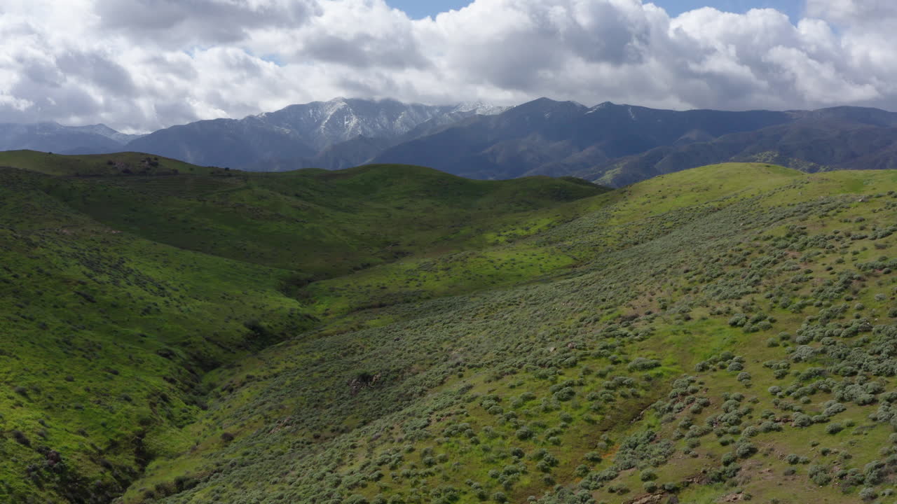 vista aérea de la reserva de pastizales del lago