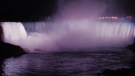 cataratas del niágara iluminadas por la noche