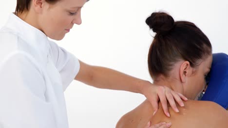 Profile-view-of-therapist-woman-massaging-the-back-of-her-patient