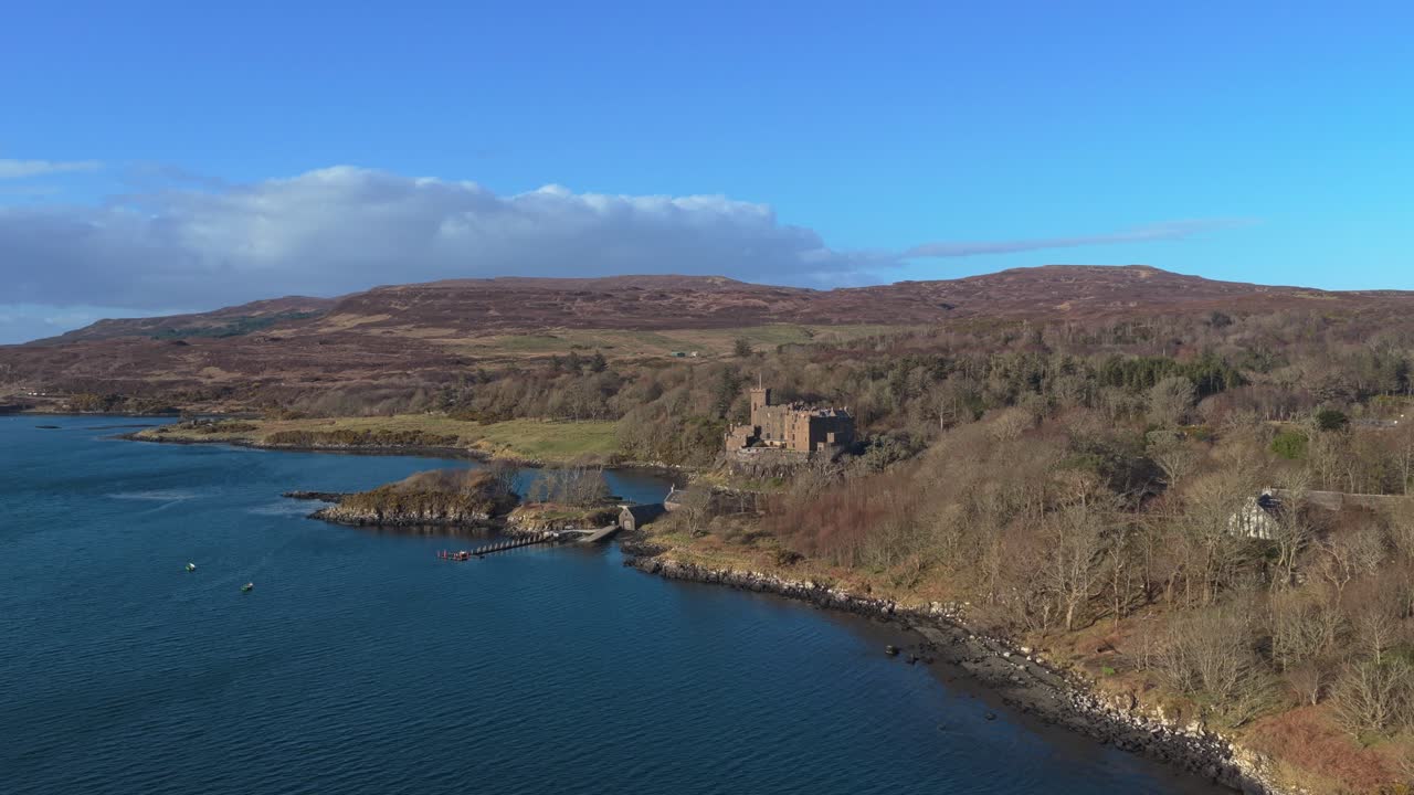 Veduta aerea del Castello di Dunvegan sull'isola di Skye, Scozia