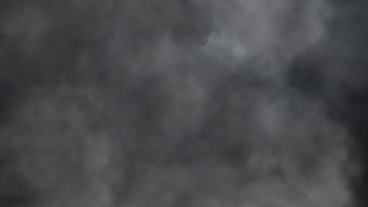 종종 강한 바람이 동반되는 극단적인 기상 현상