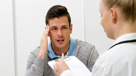 Patient-discussing-his-problem-with-female-doctor