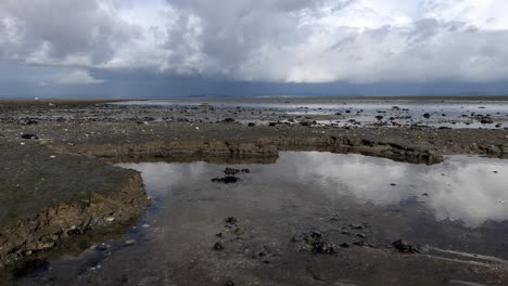 Piscina-De-La-Bahía-De-Morecambe-Y-Nubes-Oscuras