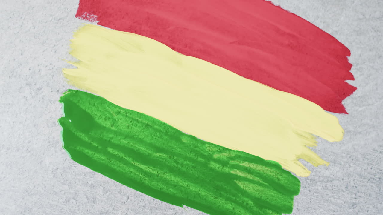 회색 배경에 복사 공간과 함께 빨간색, 노란색 및 녹색 페인트 얼룩의 비디오