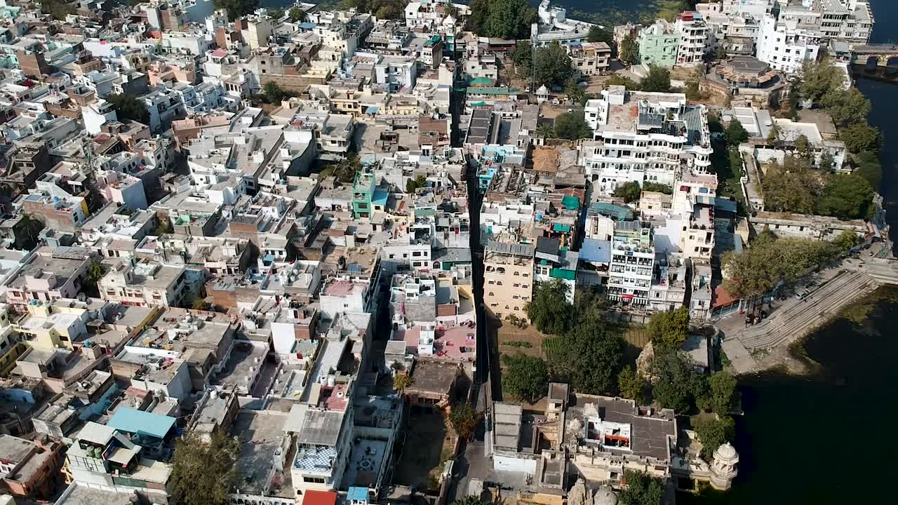 ubicación de establecimiento aéreo disparado sobre la ciudad de udaipur, rajasthan, india