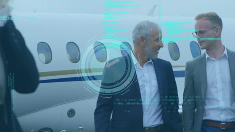 animación de reloj y procesamiento de datos sobre hombres de negocios caucásicos y avión