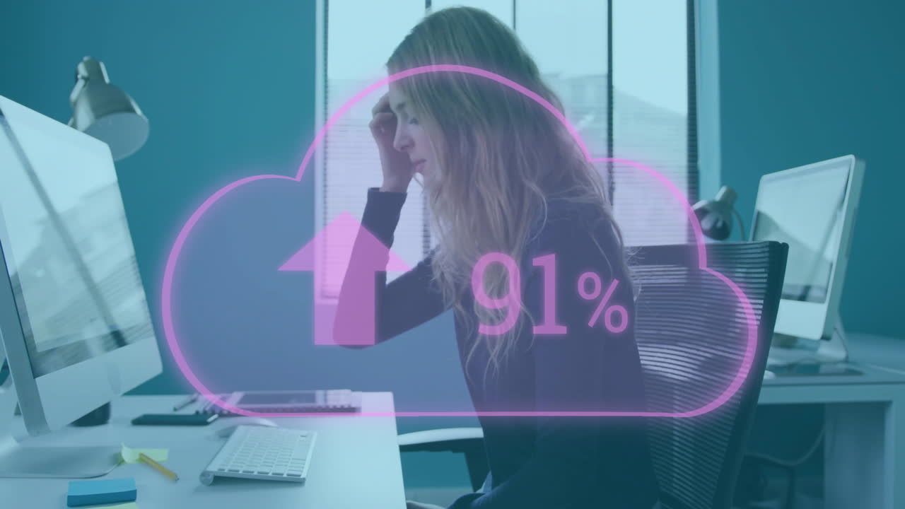 animación de nubes digitales con un porcentaje creciente sobre la cansada mujer de negocios caucásica