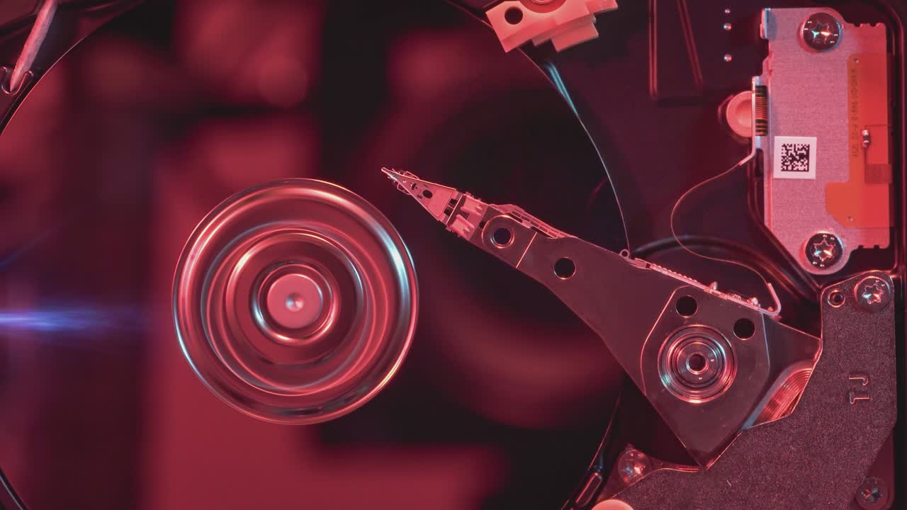 작업의 클로즈업 뷰, 열린 하드 디스크 2