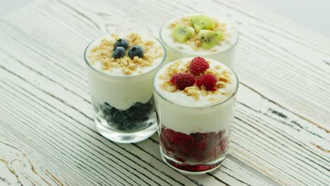 Cups-with-berries-and-cream