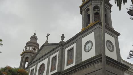 Ein-Bewölkter-Tag-In-Der-Catedral-De-La-Laguna:-Detailansichten-Vom-Turm-Bis-Zum-Eingang