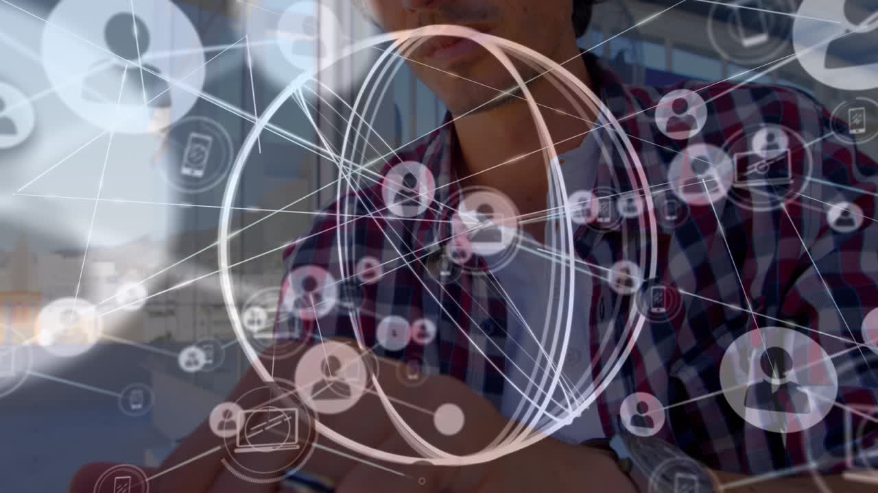 카우카스인 남성 위의 아이콘과 색 원을 가진 연결 네트워크의 애니메이션