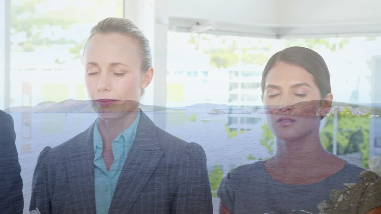 animación de células de covid sobre un niño enfermo soplando la nariz usando tejido.