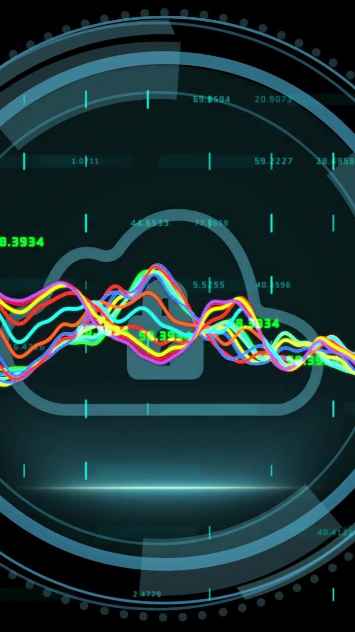 Animación de candado con nube y escaneo de seguridad sobre procesamiento de datos.