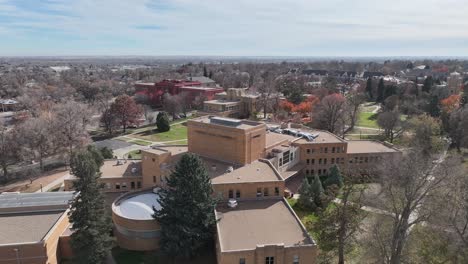 überfahrt des campus der university of northern colorado