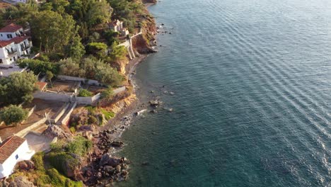 la playa de vlychos está situada en el pequeño complejo del mismo nombre.