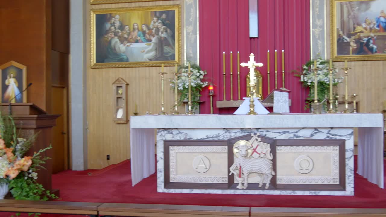 de la capilla religiosa cristiana o católica y el altar para los fieles