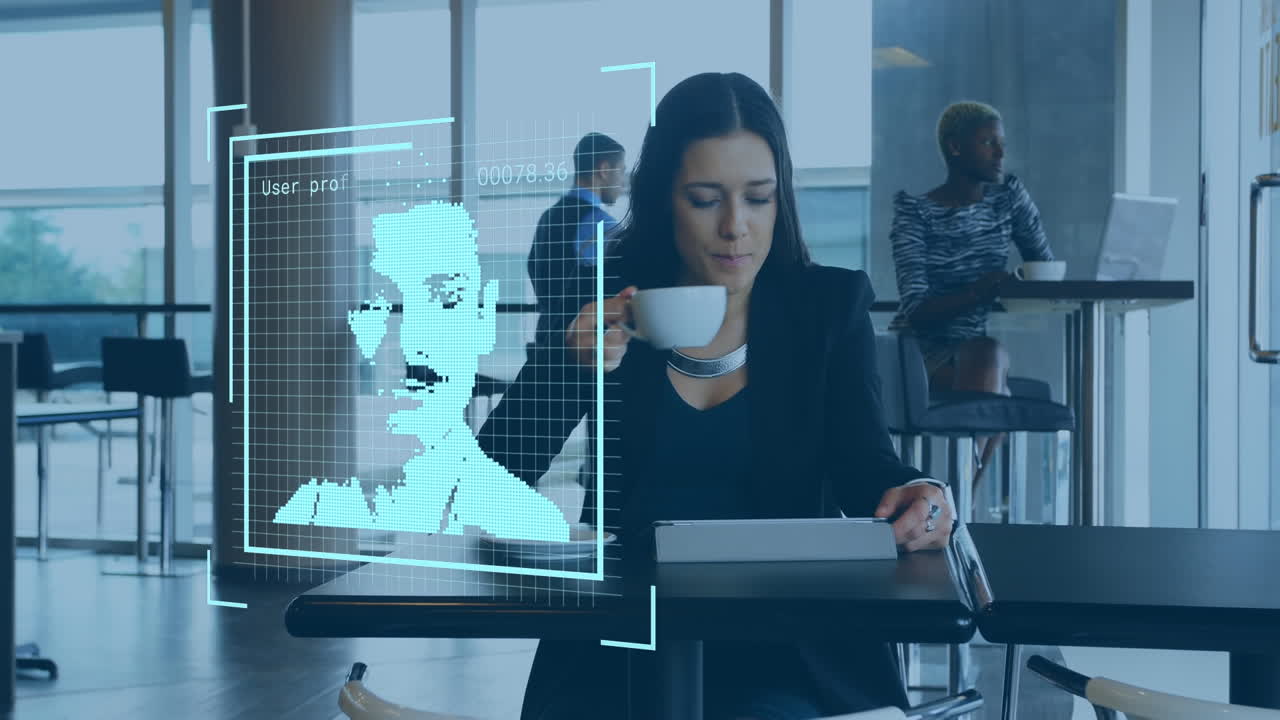 animación de fotos de usuarios y reacciones en las redes sociales sobre una mujer caucásica con café y tableta