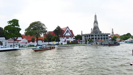 wat arun by the chao phraya river