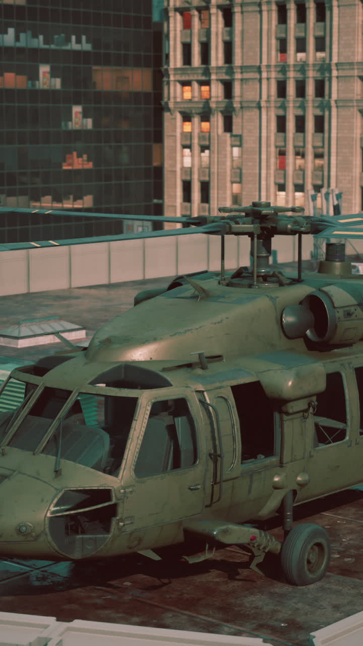 도시 의 지붕 에 있는 군사용 블랙 호크 헬리터