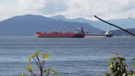 Tanker-Auf-Dem-Weit-Entfernten-Festlandeinlass-Des-Falschen-Baches,-Vancouver---60-Fps