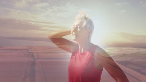 animación de luz brillante sobre el retrato de una mujer mayor feliz