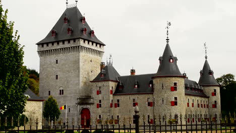 a castle is an independent reinforced structure that could be defended under medieval conditions