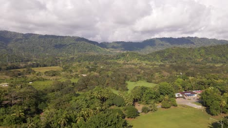 Lush,-tropical-coastline-along-Playa-Linda-on-the-scenic-Central-Pacific-Coast-of-Costa-Rica