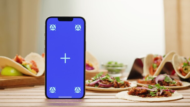 Smartphone che fotografa tacos
