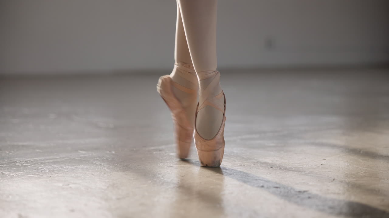 zapatos, bailarina y piernas en la actuación