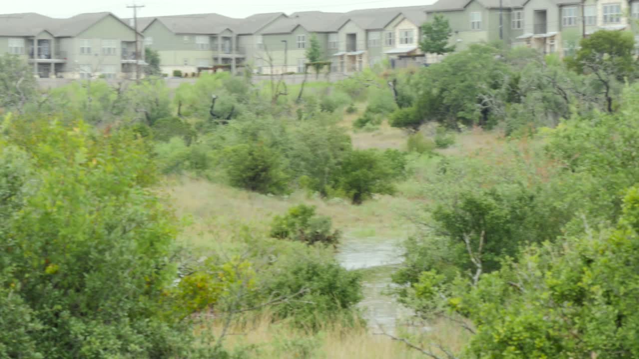 parque inundado después de fuertes lluvias
