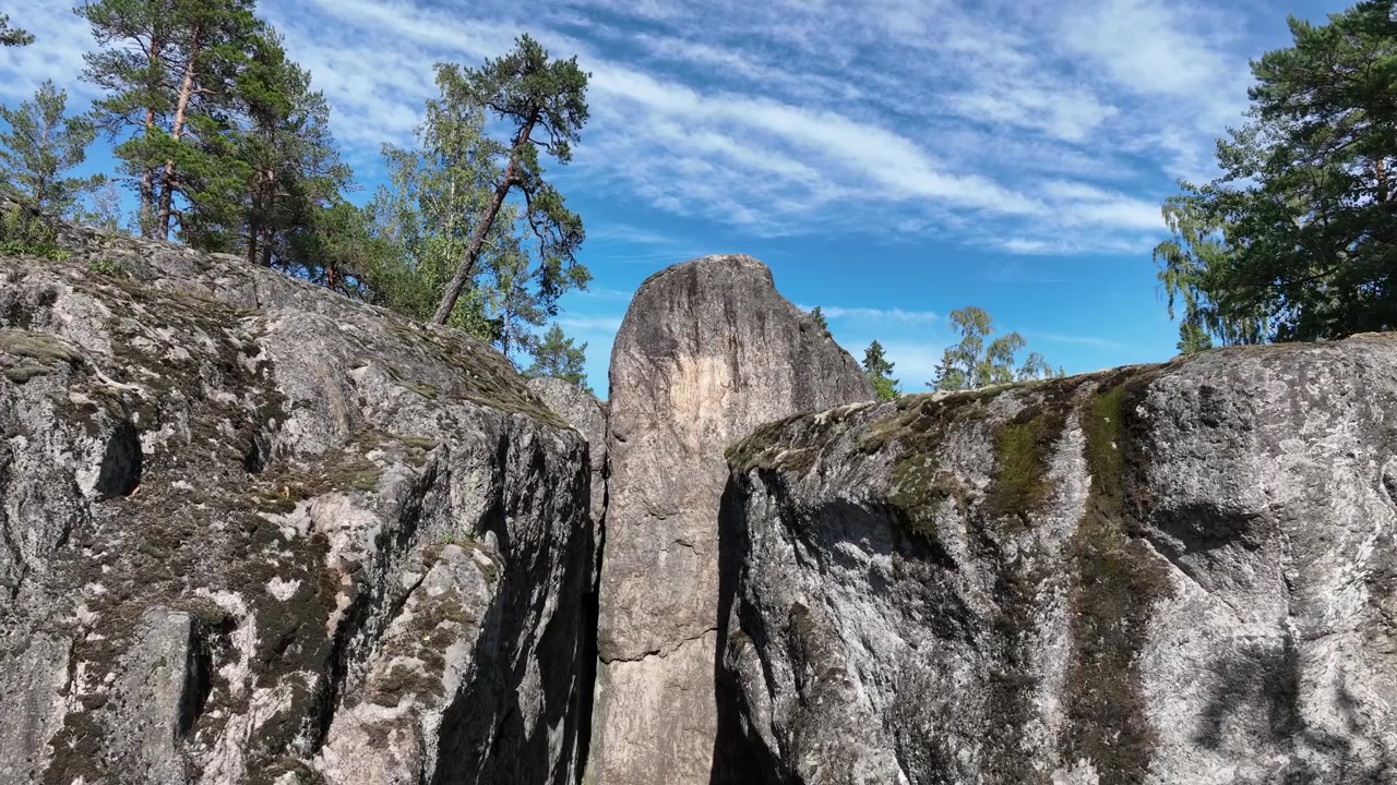 Lemminkäisen temppelin yläosa. Gumbostrand, Suomi.