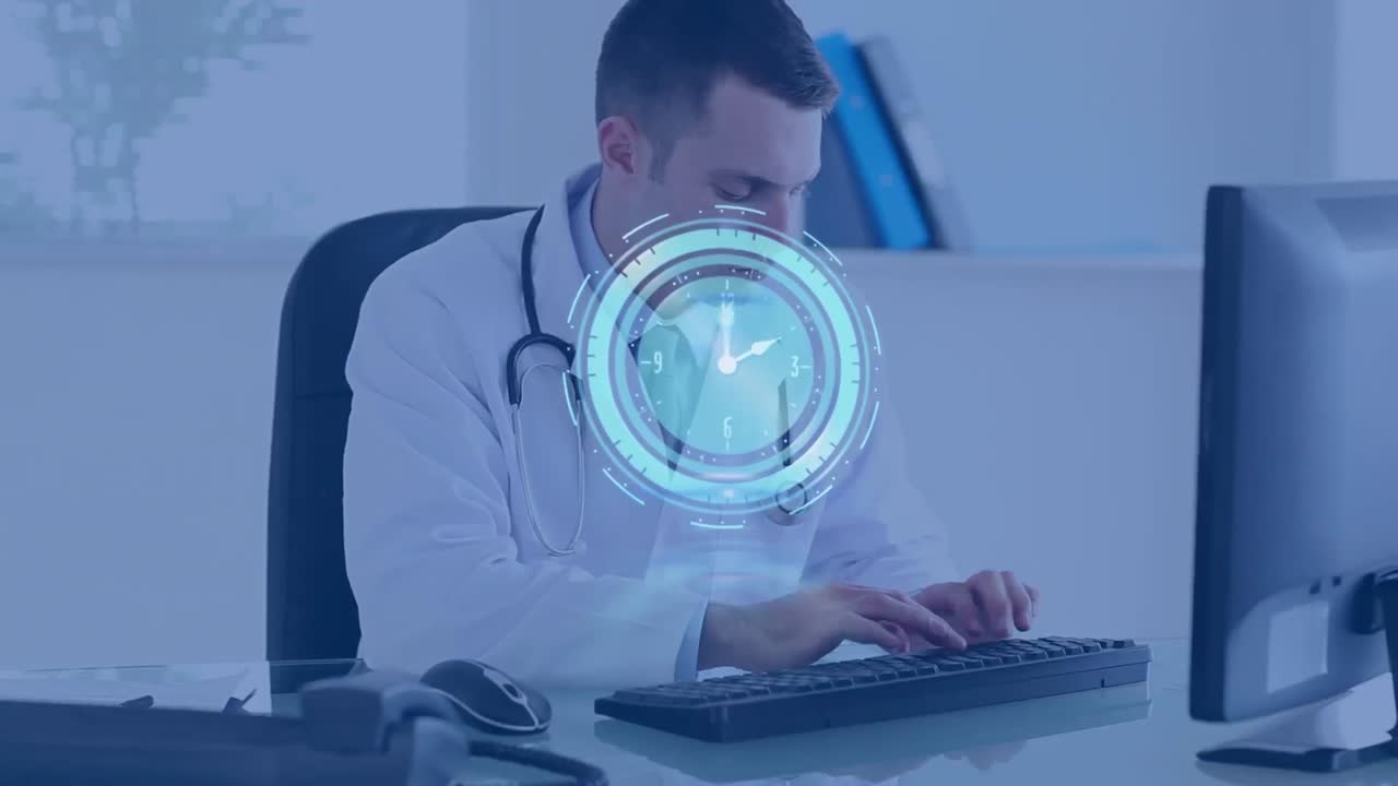 animación de un reloj moviéndose rápidamente sobre un médico masculino usando una computadora