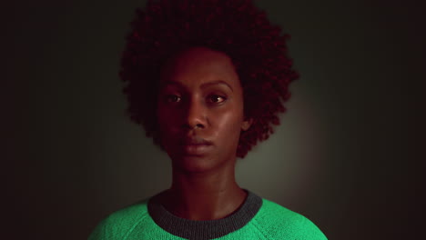 retrato de una joven mujer negra