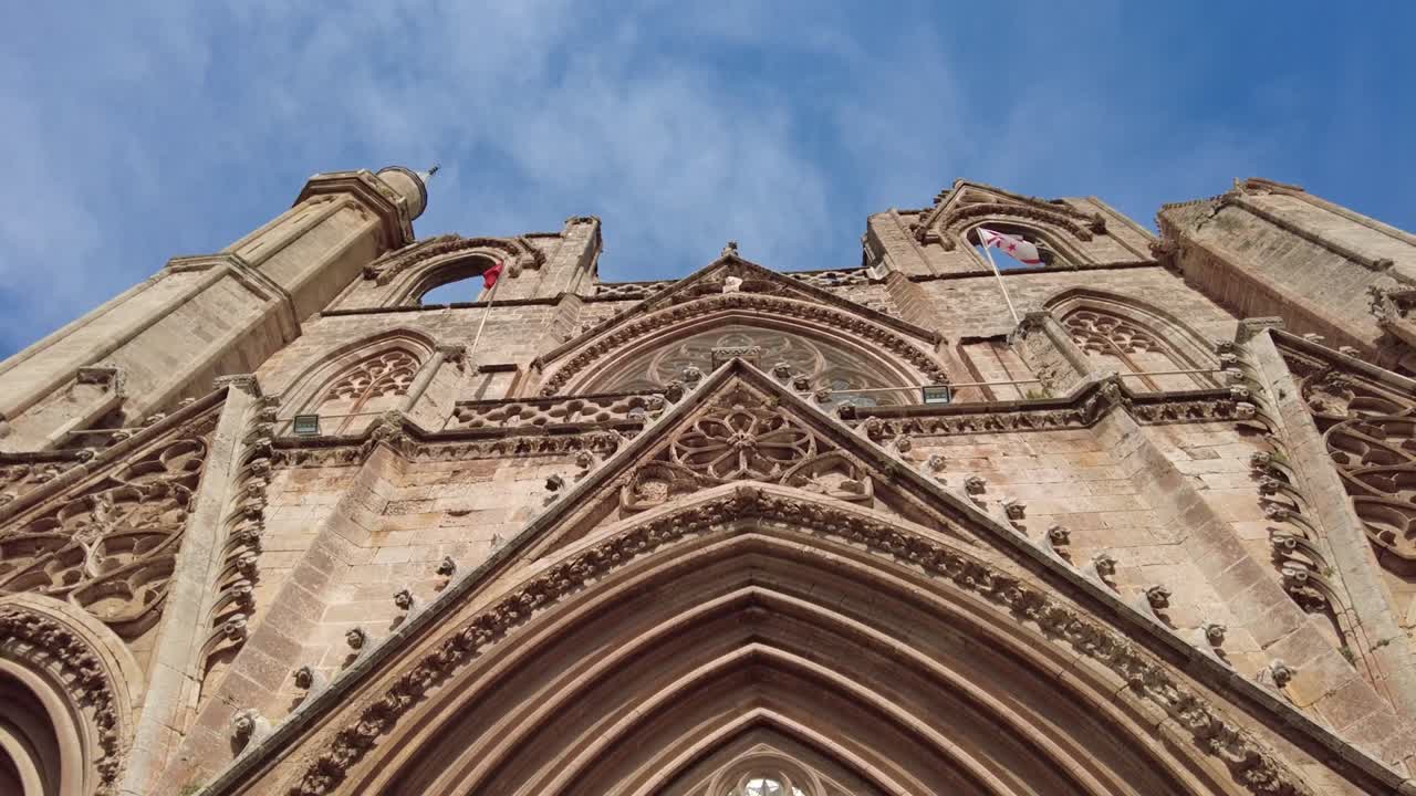 라라 무스타파 파사 카미 (lala mustafa pasha cami) 는 원래 성 니콜라스 대성당 (cathedral of saint nicholas) 으로 알려져 있었고 나중에 파르마구스타의 성 소피아 모스크 (saint sophia mosque of farmagusta) 로 알려졌다.