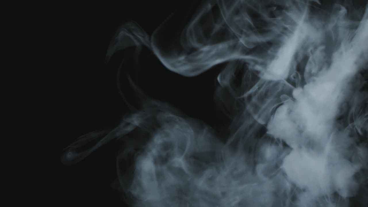 Fumo astratto su sfondo scuro
