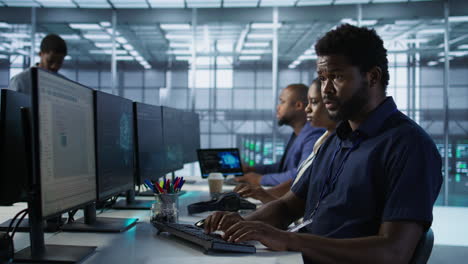 monitoraggio di dati di diversi team in un moderno data center