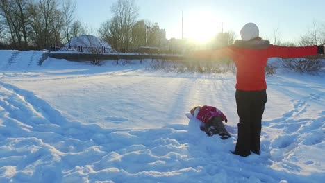 Winterurlaub-Mit-Der-Familie.-Viel-Spaß-Im-Schnee.-Genieße-Den-Winter