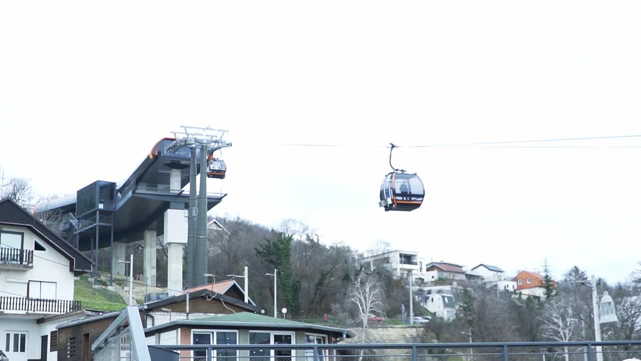 자그레브 외곽의 케이블 운송 역