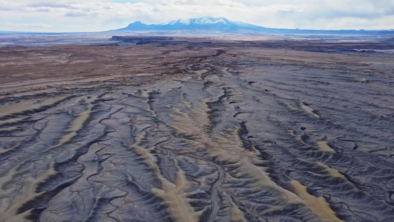 pintoresco paisaje de valle con montaña rocosa en el condado de wayne