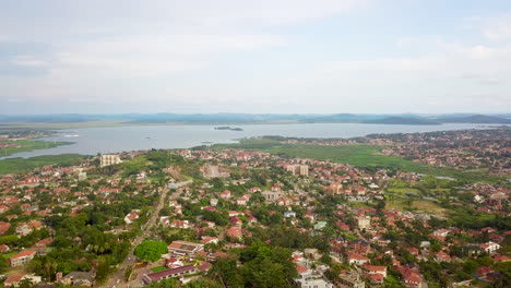 Vista-Aérea-De-Port-Bell,-Lago-Victoria-Desde-La-Colina-Del-Tanque-De-Kampala,-Uganda,-áfrica